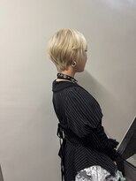 バド(Bud)&nbsp;ホワイトブロンド×ショートカット