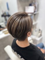 アミカ(Amica)&nbsp;白髪ぼかしハイライト×大人ショート