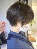 大人ショートボブ カーキグレージュ 前髪あり イルミナカラー