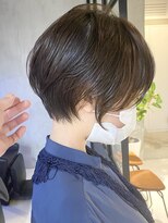 エリマ 調布(elima)&nbsp;大人ショートボブ カーキグレージュ 前髪あり イルミナカラー