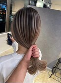 バレラインが綺麗!ホワイトグレージュなバレイヤージュ