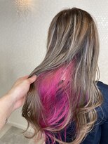 ヘアーアンドメイク ドレス(DRESS)&nbsp;インナーカラー　ピンク