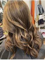 グービー(goovy)&nbsp;脱白髪染めハイライトレイヤースタイル