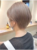 ショートボブハイトーンブリーチカラーミルクティーベージュ横浜