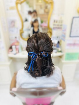 美容室 ティンカーベル ハーフアップ