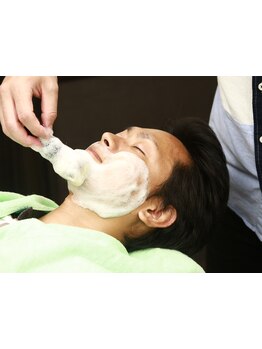 シェービングが人気！プロの手による丁寧なシェービングで、肌のトーンも明るく清潔感UP☆お肌の弱い方も◎