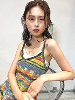 イル(ill)&nbsp;パーマ コテ巻き ミディアム 大須