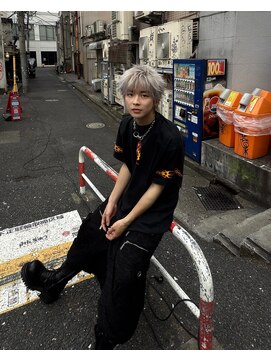 ゼロ 渋谷(XeRo) スパイキーフェザーと私服