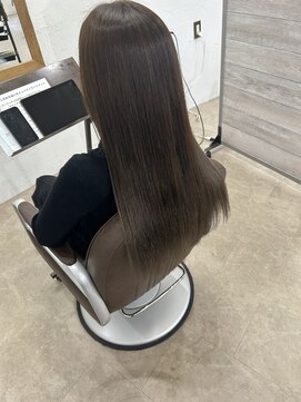 ラヴィリス バイ レム(Raviliss by rem) グレージュカラー