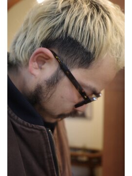 エディ(Edy) ウルフカット抜きっぱなしブロンド刈り上げメンズ眉毛カット岡山