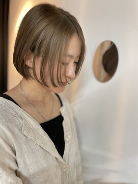 スイウ(suiu) まろやかベージュ×前下がりボブ
