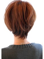 レウナ 外苑前(Reuna)&nbsp;後頭部のシルエットが綺麗なショートスタイル