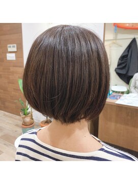 マーリエナル(MALIE NALU) ショートボブ