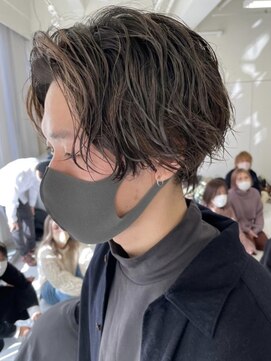 ウェイビーエフティフィフス 横浜西口(WAVEY ft.fifth) 波巻きスパイラルパーマセンターパート波巻きパーマツーブロック