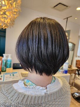 イト リトルヘアガーデン(ito. little hair garden) ストレートパーマ×ショート