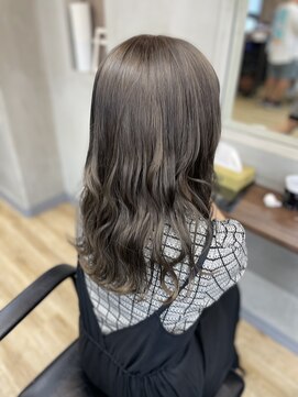 ユッカ 梅田(YUCCA) 【 YUCCA 】大人可愛い20代30代40代ロング/ウェーブ巻き