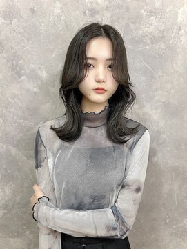 シオ ヘアー デザイン(Sio. hair design) #オリーブカラー#韓国ヘア#ミディアムレイヤー#前髪カット