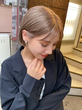 トルネード(TORNADO) 海外ヘア ハイトーン耳掛けボブ プラチナブロンド t519