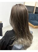白髪ぼかし×ハイライトで作る透明感グレージュロング