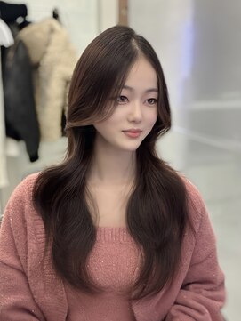 ロムーク 表参道(LOMKH) ミディアムレイヤーロングレイヤーカット顔周りオリーブベージュ