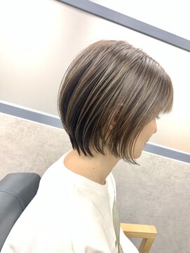 ハイライトショートボブ