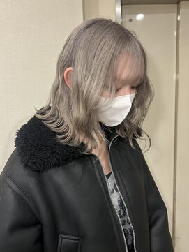 ゼストララ(ZEST Lara) ホワイトグレージュ【吉祥寺】斎藤百花