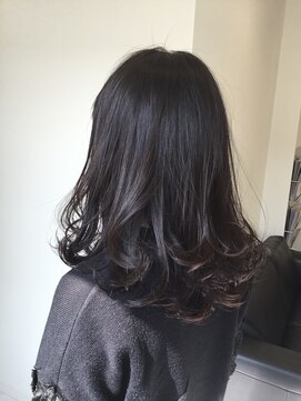 ボワール(Voir) 大人可愛い暗髪ゆるふわセミディ