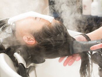 ヘアー ラウンジ ウル(Hair Lounge Uru)の写真/【千川駅徒歩1分】オリジナル海泥TRで頭皮を保湿、健康な髪へ導きます!マッサージでお顔のリフトアップも◎