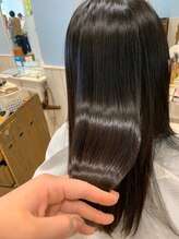 【酸熱トリートメントの手順２】酸熱専用の加温ハットで温めて成分をしっかり浸透させていきます♪