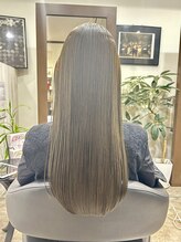 ヘアー ラウンジ コン モア(hair lounge Comme moi) 艶髪ストレートロング