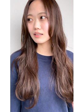 シー(The She's) 艶カラー ロングレイヤー×くすみブラウン
