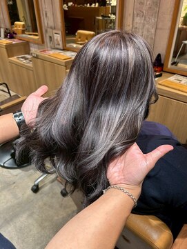 クラン バイ ナチュラル(clan by Natural) 白髪ぼかしハイライト/ダークグレージュ/ミディアムレイヤー