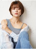 艶と耳掛けで色気のあるショートヘアで周りを釘付け / ROMMY.