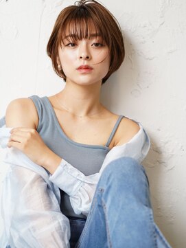 ロミー 本厚木(ROMMY.) 艶と耳掛けで色気のあるショートヘアで周りを釘付け / ROMMY.