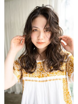 マグノリア オモテサンドウ(MAGNOLiA Omotesando) 根元からのゆったりスパイラルパーマ・・・HINATA