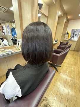 EM美容室 10代～50代 うる艶美髪矯正・肩上丸みボブ