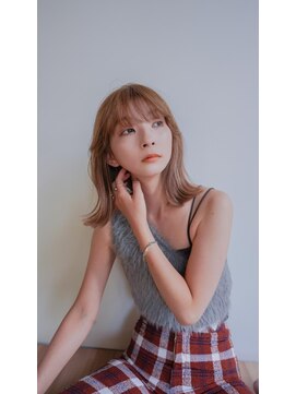 アオイ(aoi.) 【ミディアム/ベージュカラー/伸ばしヘア/20代/福岡薬院】