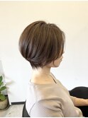 ショートヘアくびれ顔周り前髪なし