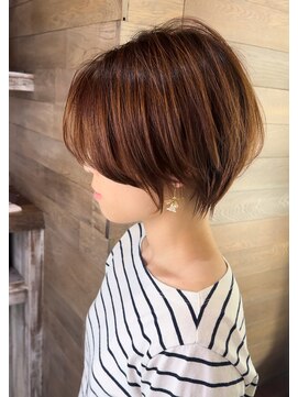 トレヘアー(tRe hair) ショート ボブ ウルフ ブリーチ レイヤーカット イルミナ