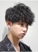 フェザーパーマ/ブルーブラック/刈り上げセンターパート[新宿]