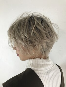 アンフィドットドゥルドゥ(AnFye.dueldo) 【AnFye.dueldo】ケアブリーチで艶髪ホワイトカラー♪