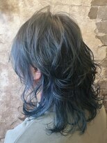 マギーヘア(magiy hair) [meyou]ミディアムウルフ ダークアッシュ×ターコイズブルー