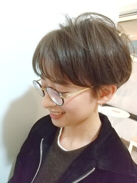 ヘアーメイクオズ(hair make O/S) 担当 照井 メガネ女子のおしゃれマッシュショート