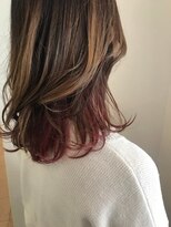 モルニ(MORNI)&nbsp;インナーカラー_マロンベージュ Aラインボブ かきあげ