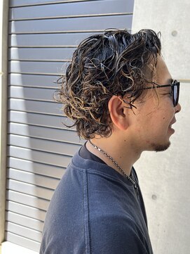 バディヘア ルーツ(BUDDY HAIR ROOTS) メンズウルフ、メンズハイライト、ミディアムパーマ