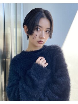 エアー 青山(AIR) 丸みショート前下がりセンターパートハンサムくびれショート