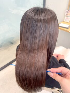 ファムバイアヴァンス(Femme by AVANCE.) 圧倒的ツヤ髪ストレート