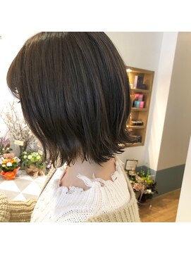 ローネス ギンザ(LONESS ginza) 大人可愛い20代30代40代切りっぱなしボブのブルージュカラー☆