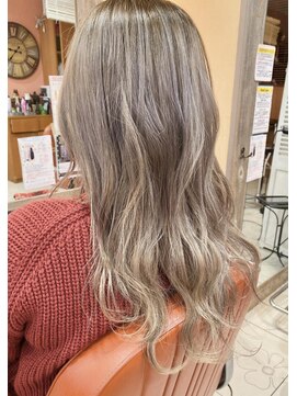 ネオリーブ コパン 鶴見店(Neolive copain) ホワイトグレージュ(ブリーチ2回) neolivecopain