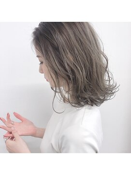 ガーランドウメダ(Garland umeda) リラックスウェーブ＿ミディアム＿000432